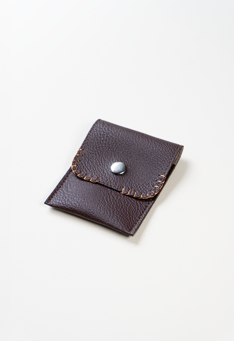 Tarjetero café oscuro Lula Mena