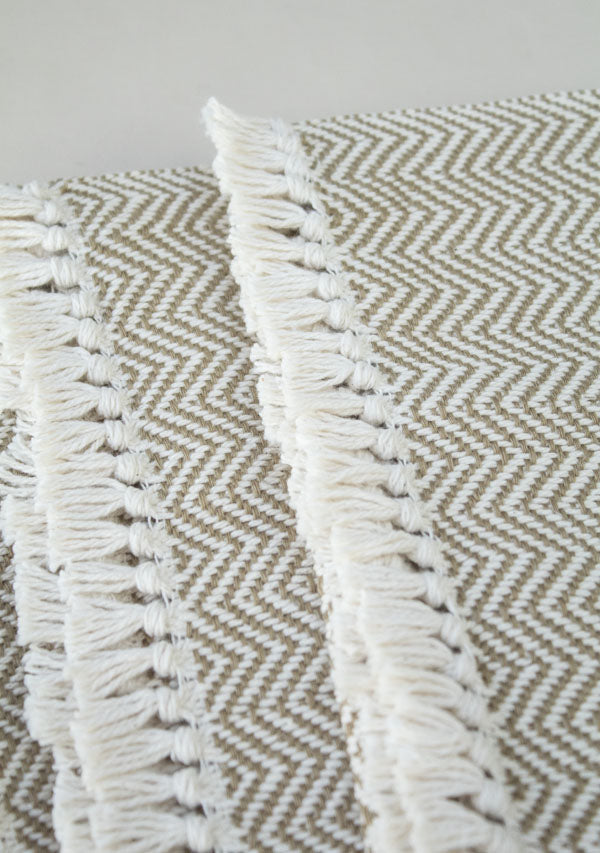 OLIVE GREEN ZIG ZAG PLACEMATS Lula Mena